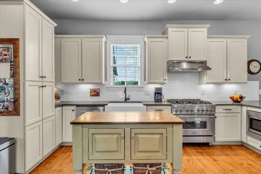 1201 Carters Creek Pike Columbia, TN 38401