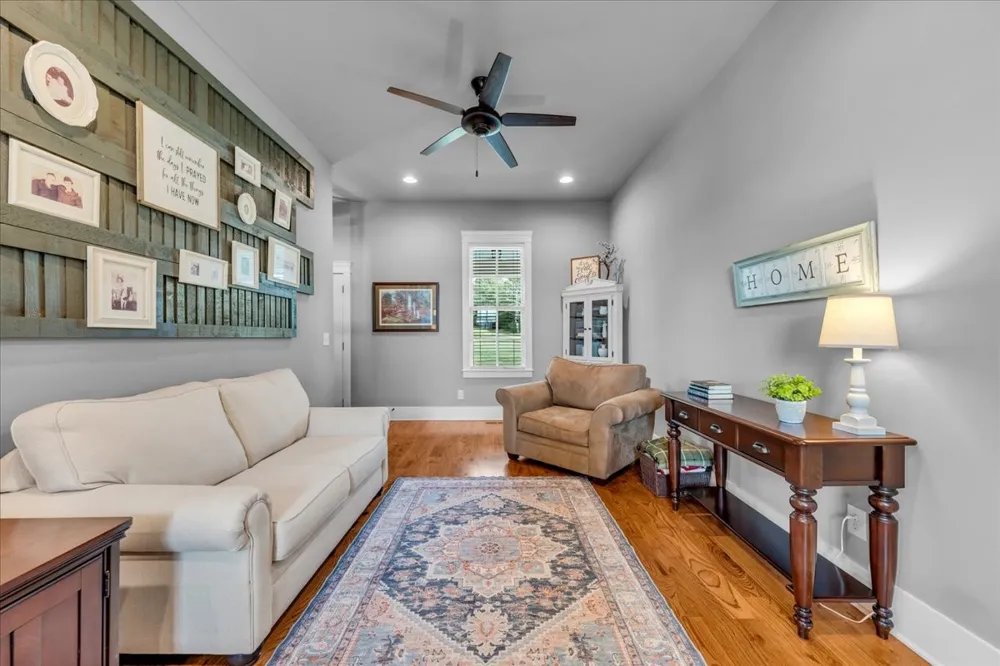 1201 Carters Creek Pike Columbia, TN 38401