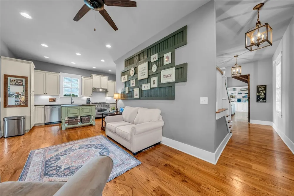 1201 Carters Creek Pike Columbia, TN 38401