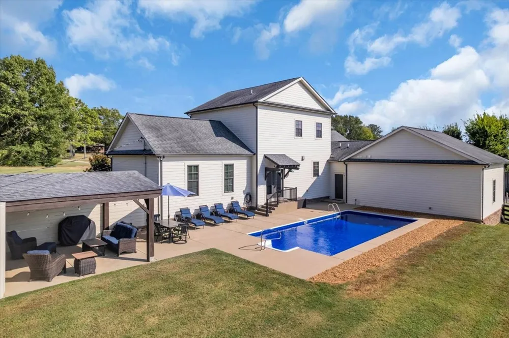 1201 Carters Creek Pike Columbia, TN 38401