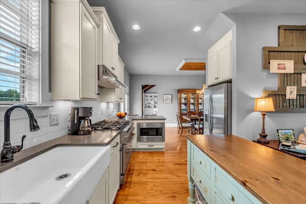 1201 Carters Creek Pike Columbia, TN 38401