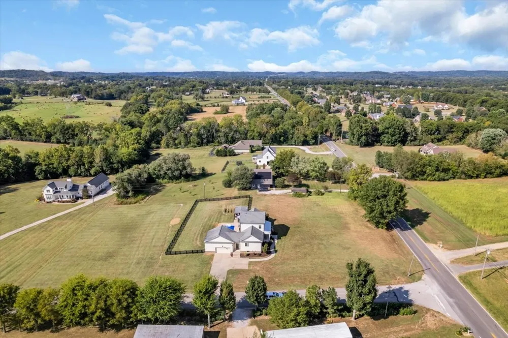 1201 Carters Creek Pike Columbia, TN 38401