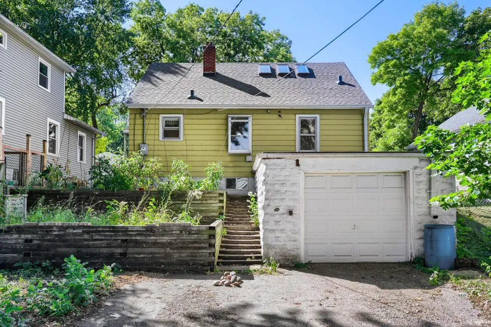 1084 Gorman Avenue West Saint Paul, MN 55118