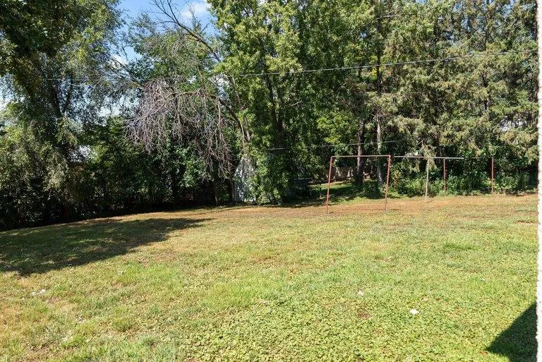 1689 Edgemont Street Maplewood, MN 55117