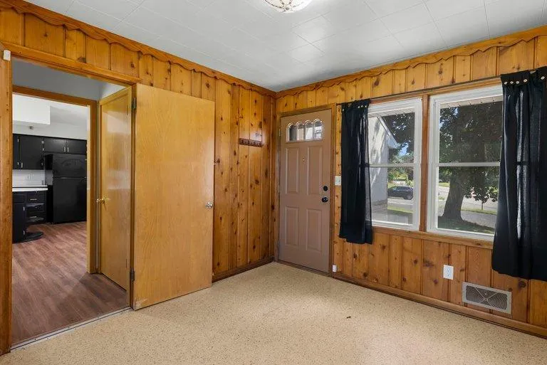 1689 Edgemont Street Maplewood, MN 55117
