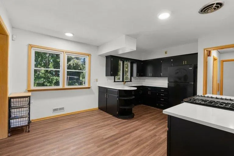 1689 Edgemont Street Maplewood, MN 55117