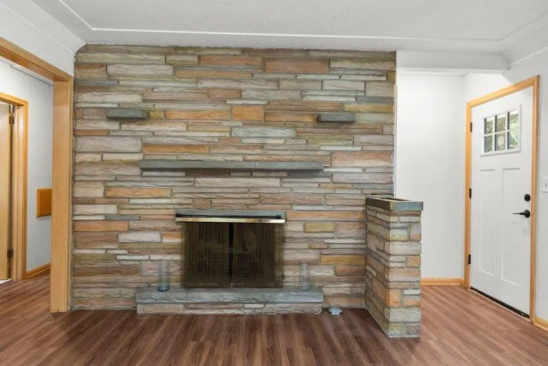 1689 Edgemont Street Maplewood, MN 55117
