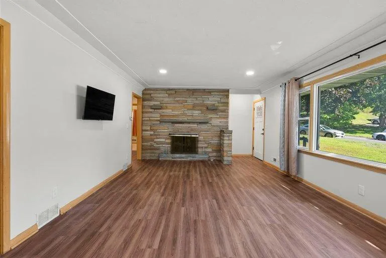 1689 Edgemont Street Maplewood, MN 55117