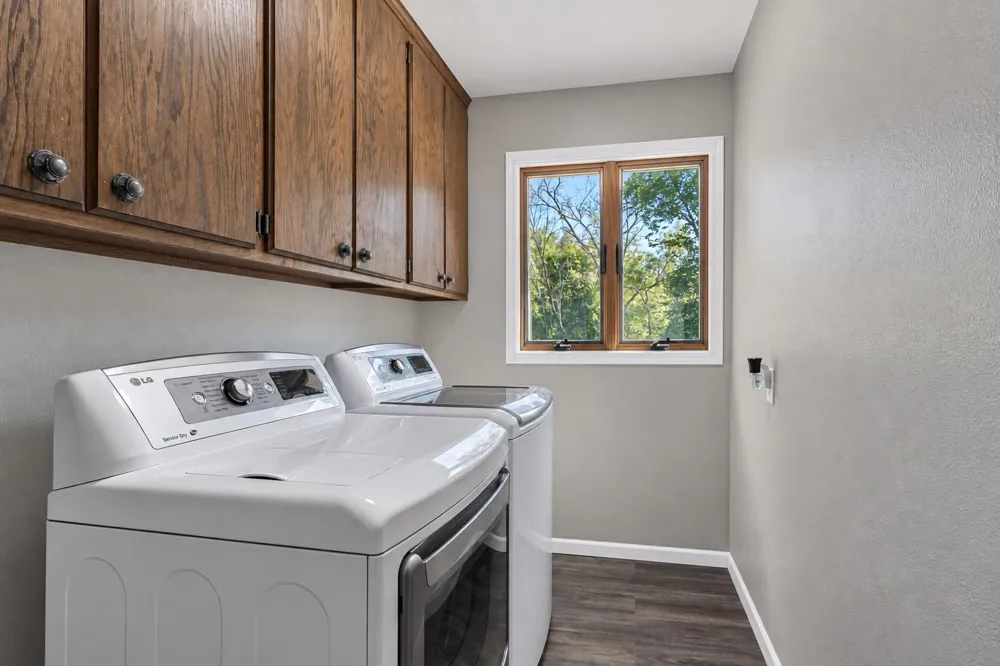 1011 Cordova Avenue Le Center, MN 56057