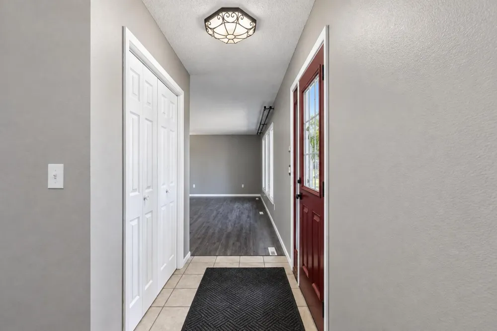 1011 Cordova Avenue Le Center, MN 56057