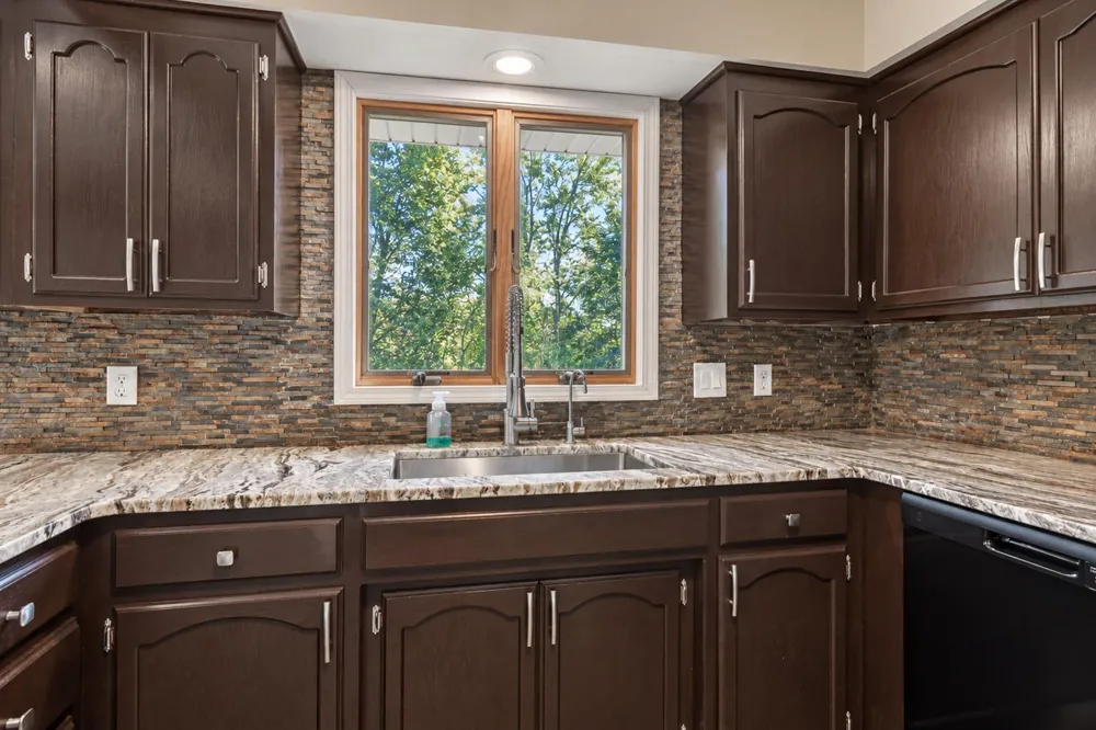 1011 Cordova Avenue Le Center, MN 56057