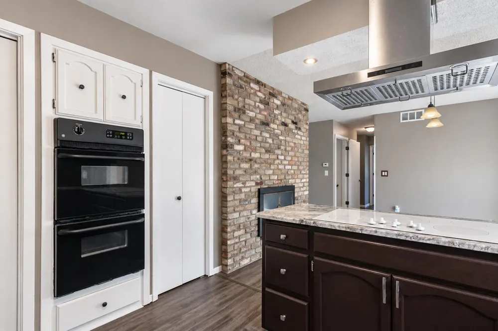 1011 Cordova Avenue Le Center, MN 56057