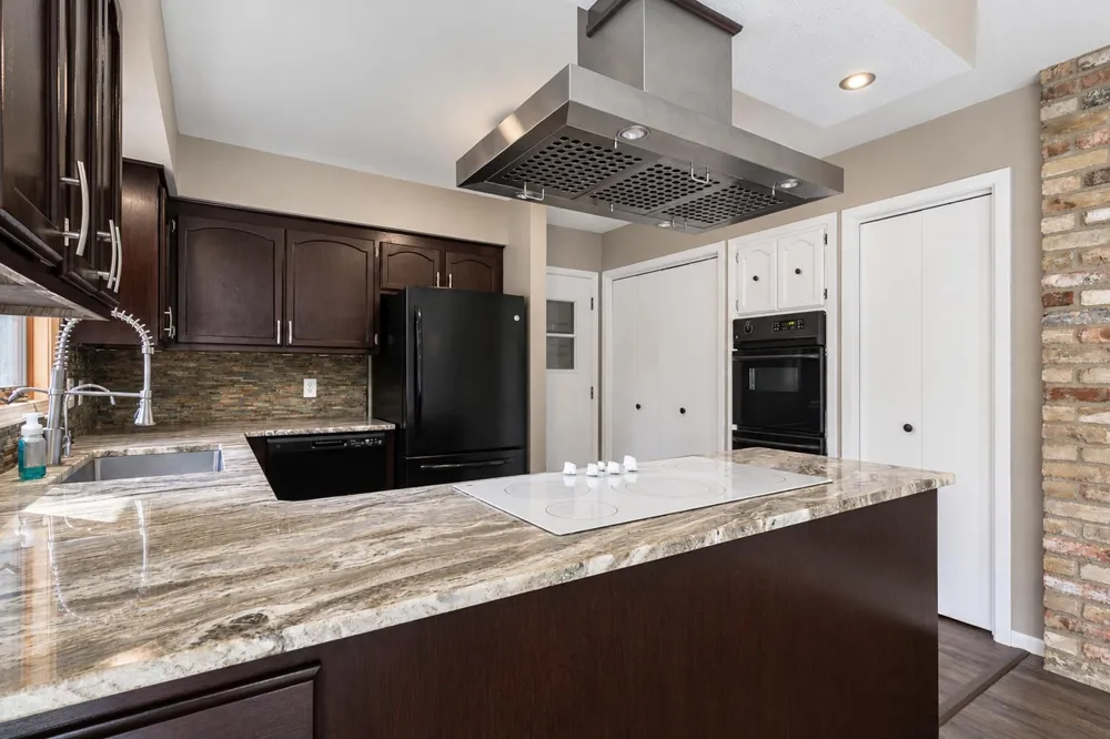 1011 Cordova Avenue Le Center, MN 56057