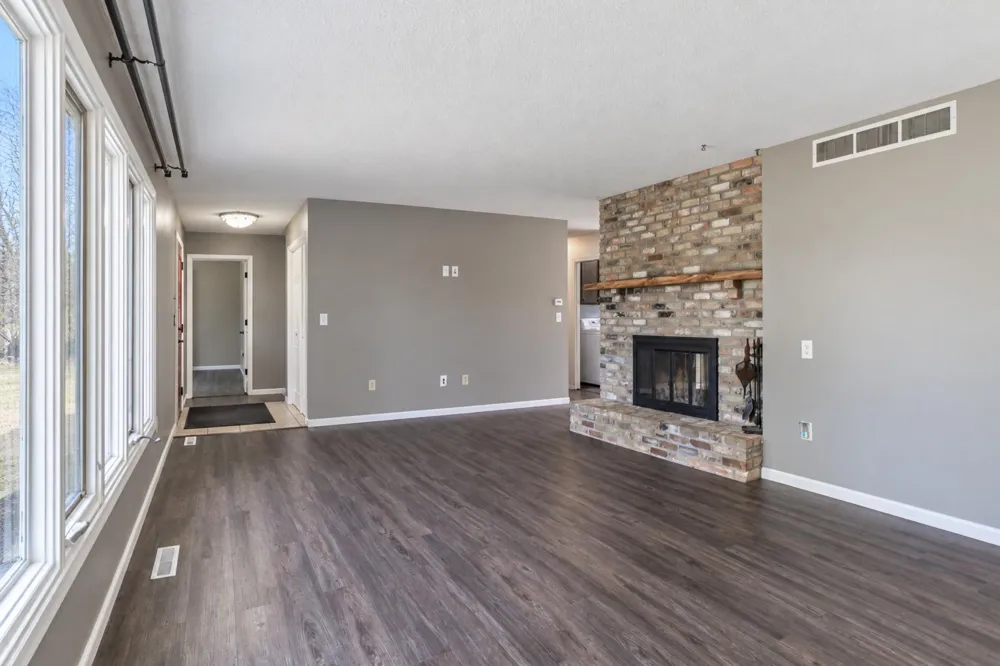 1011 Cordova Avenue Le Center, MN 56057