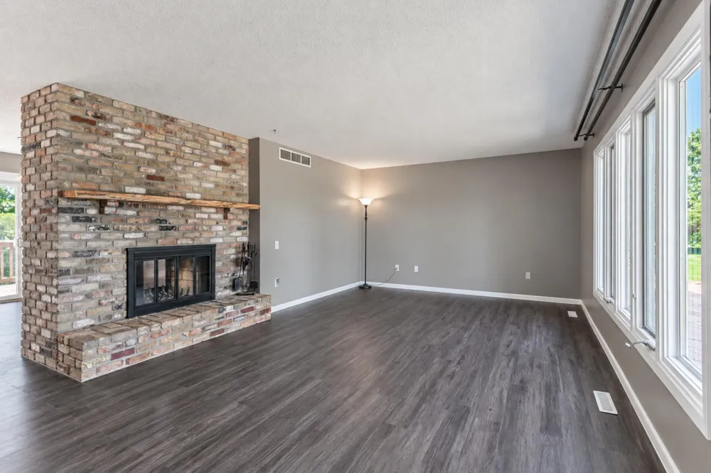 1011 Cordova Avenue Le Center, MN 56057