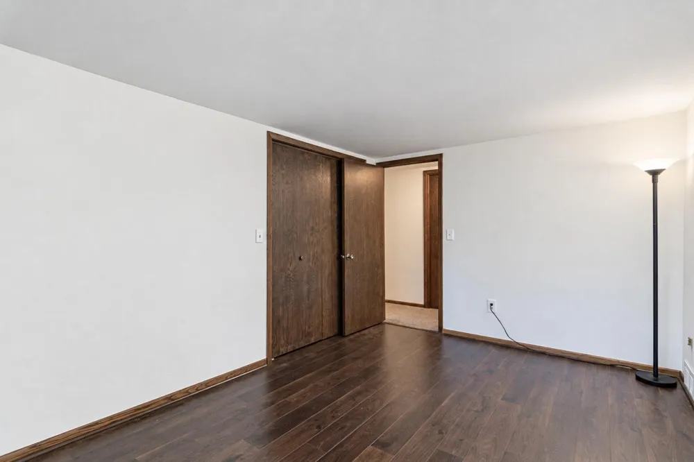 1011 Cordova Avenue Le Center, MN 56057