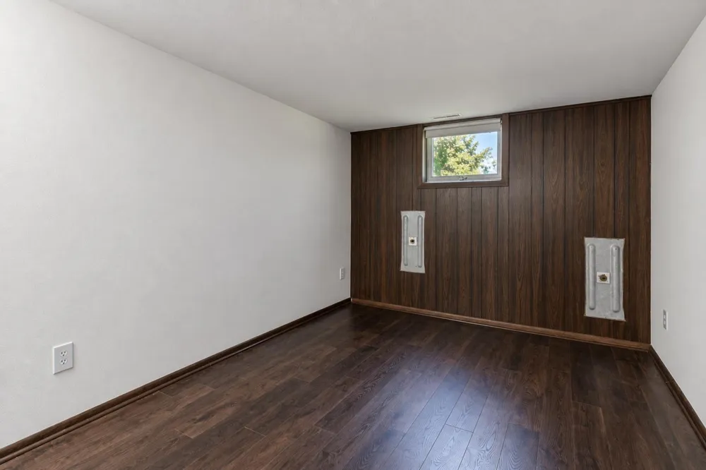 1011 Cordova Avenue Le Center, MN 56057