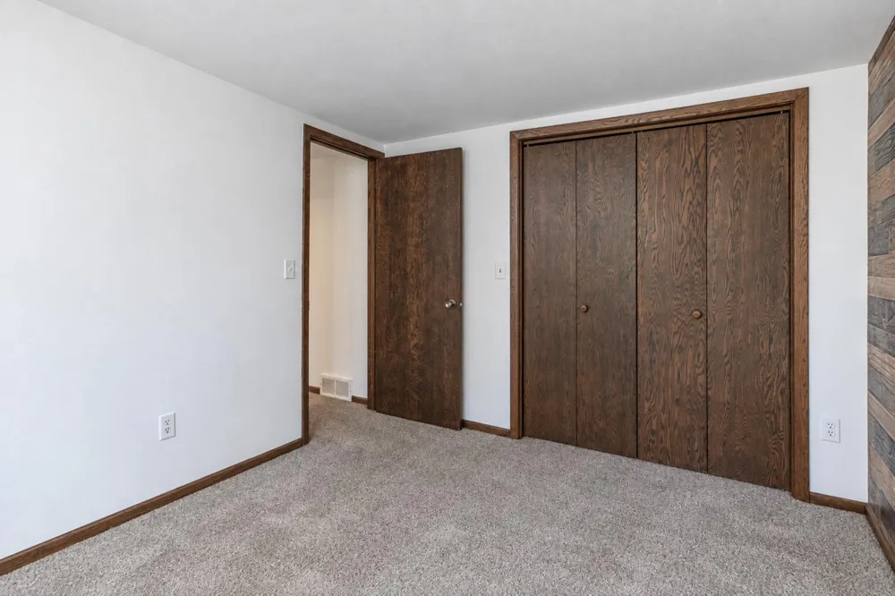 1011 Cordova Avenue Le Center, MN 56057