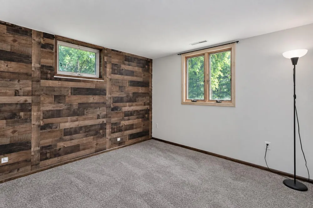 1011 Cordova Avenue Le Center, MN 56057