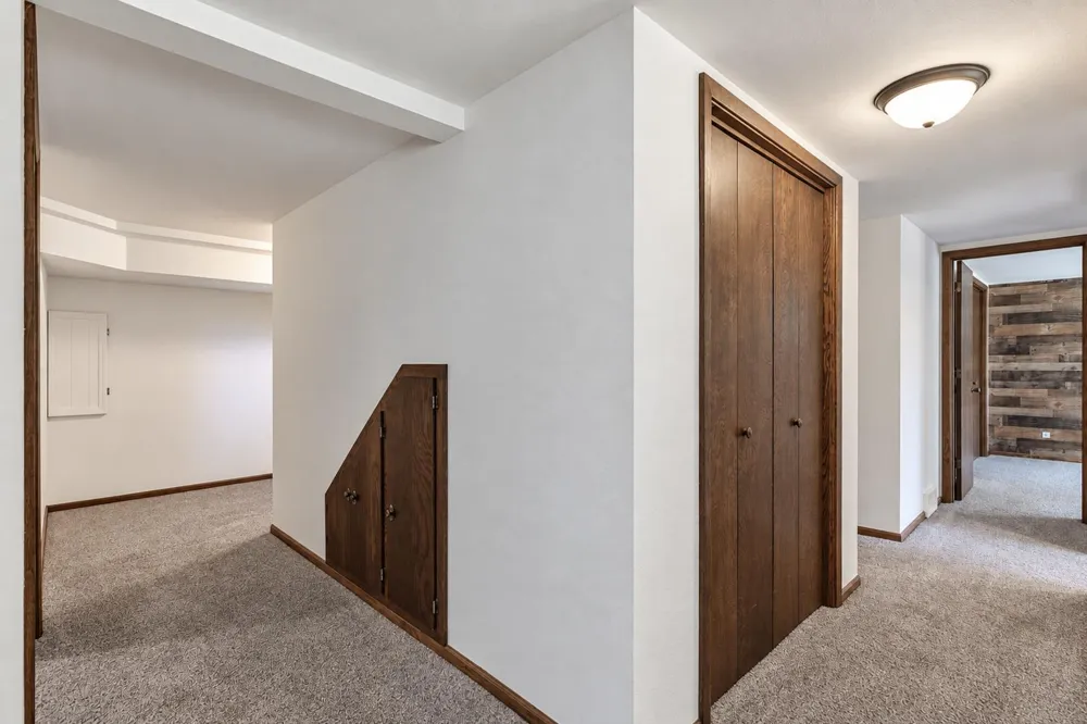 1011 Cordova Avenue Le Center, MN 56057
