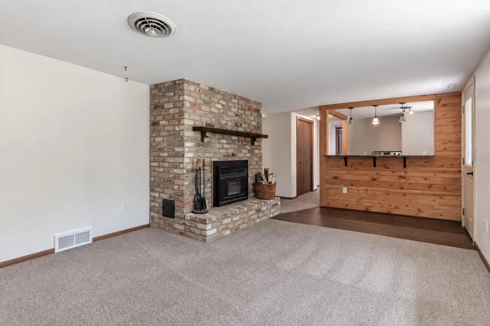 1011 Cordova Avenue Le Center, MN 56057