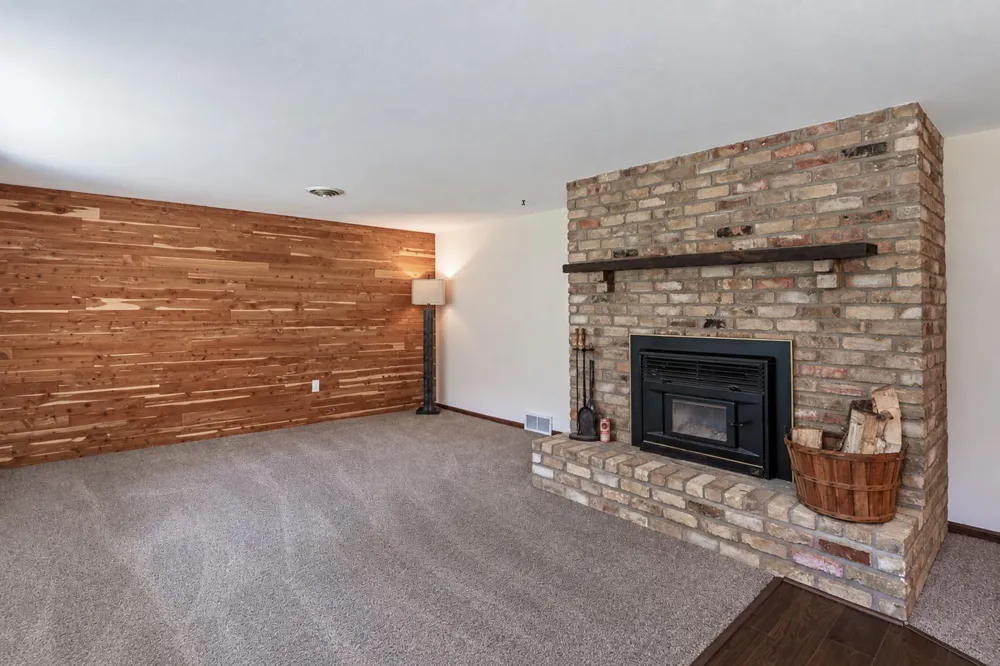 1011 Cordova Avenue Le Center, MN 56057