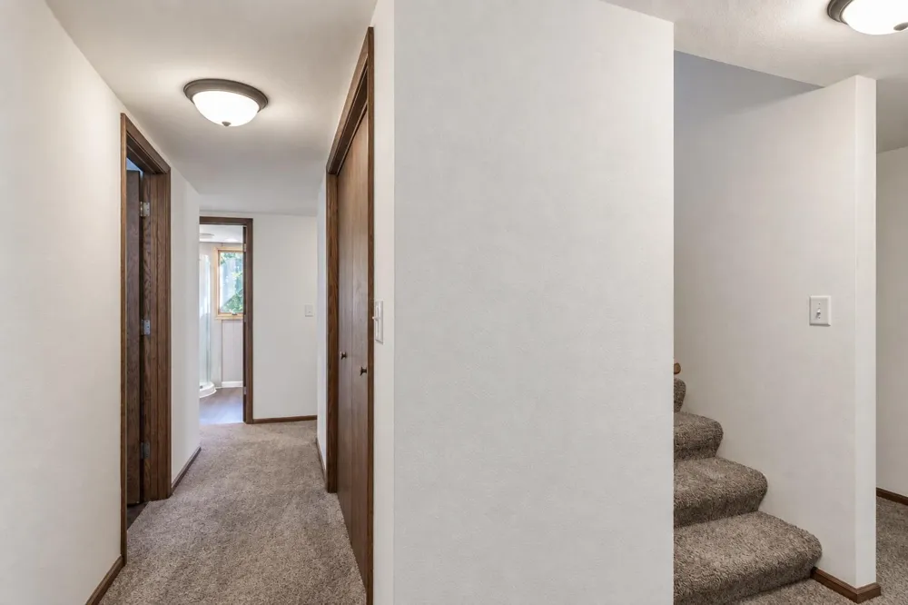 1011 Cordova Avenue Le Center, MN 56057