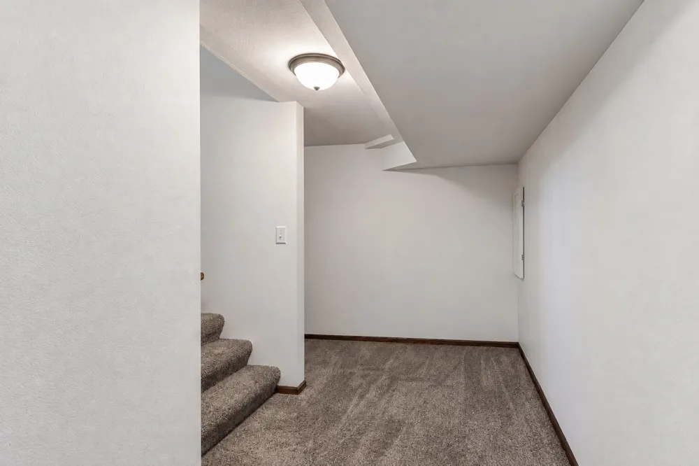 1011 Cordova Avenue Le Center, MN 56057