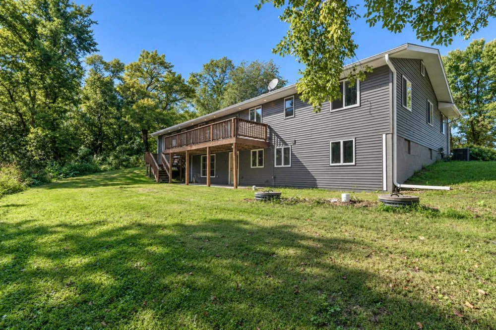 1011 Cordova Avenue Le Center, MN 56057