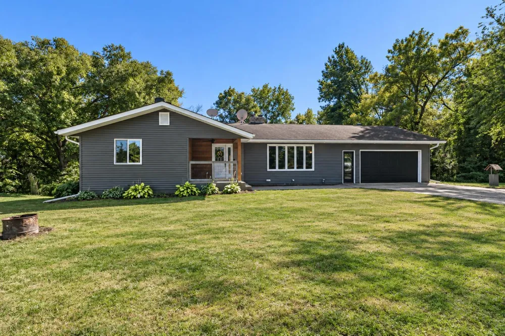 1011 Cordova Avenue Le Center, MN 56057