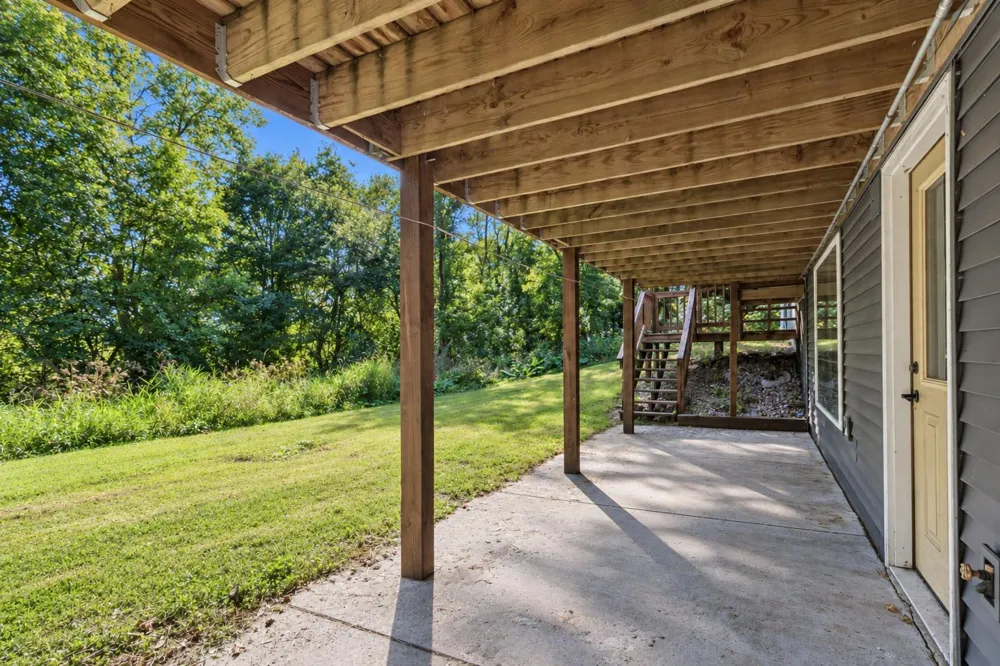 1011 Cordova Avenue Le Center, MN 56057