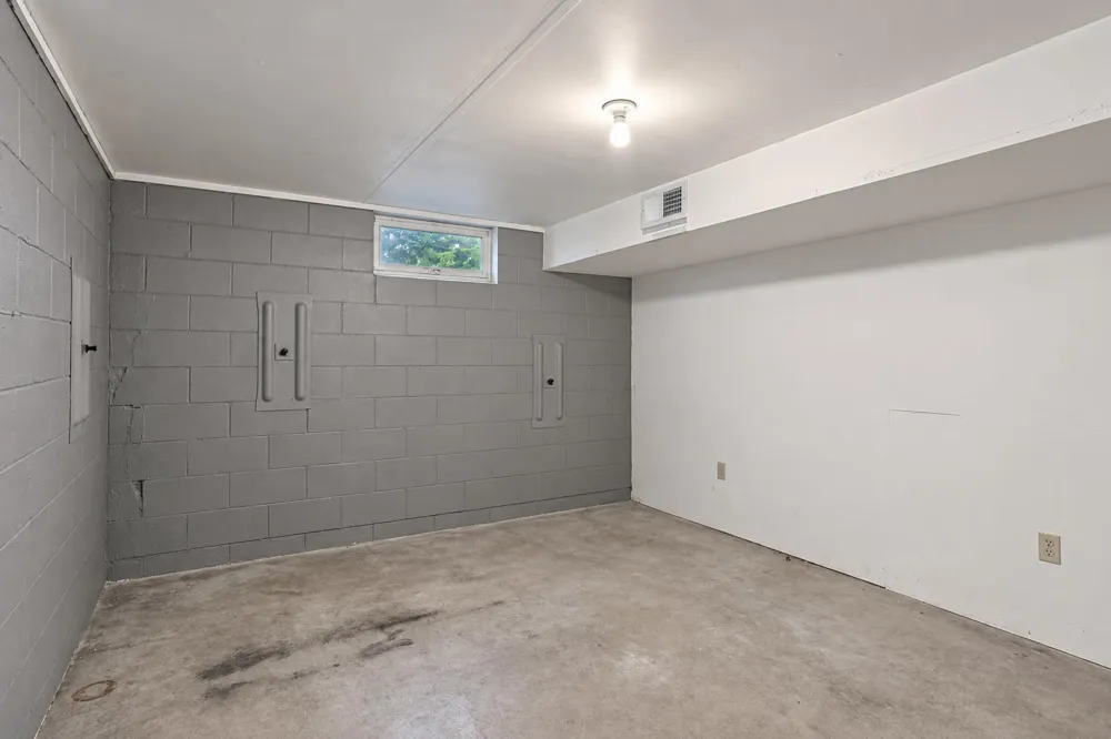 1011 Cordova Avenue Le Center, MN 56057