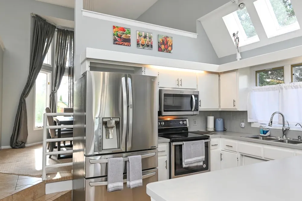 9216 Woodhall Bay Brooklyn Park, MN 55443