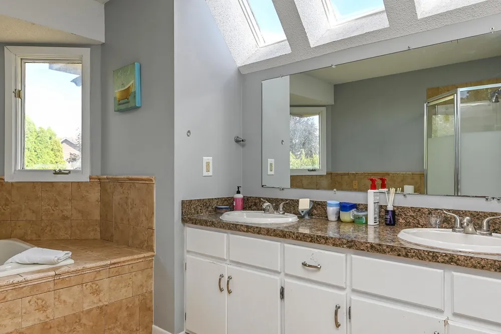 9216 Woodhall Bay Brooklyn Park, MN 55443