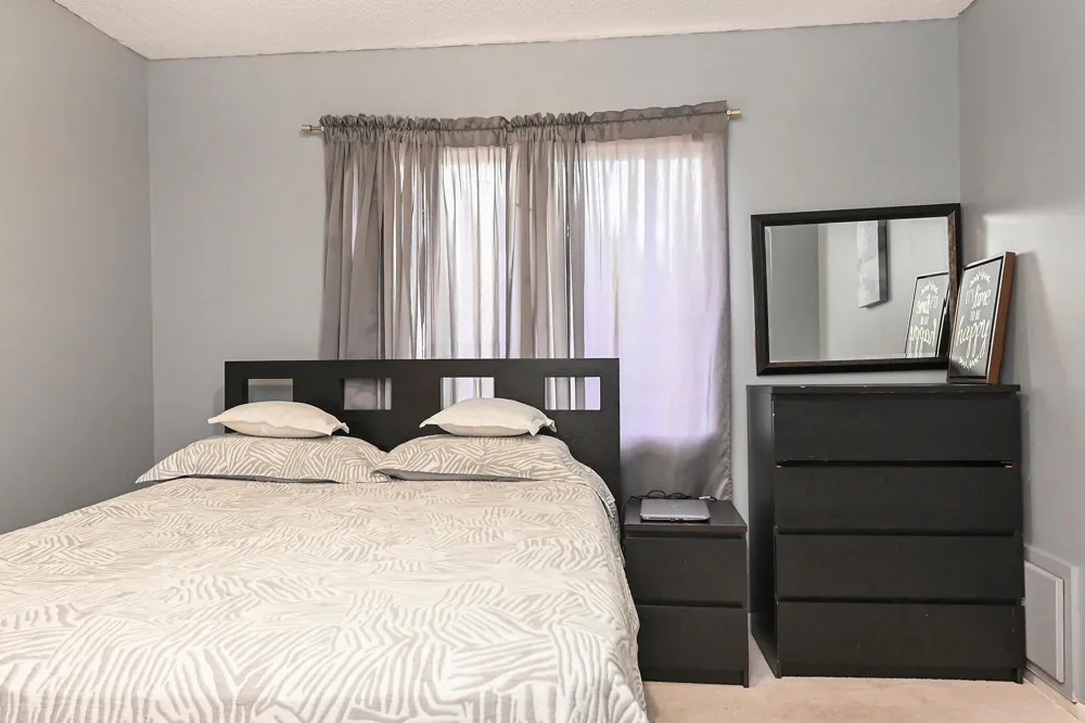 9216 Woodhall Bay Brooklyn Park, MN 55443