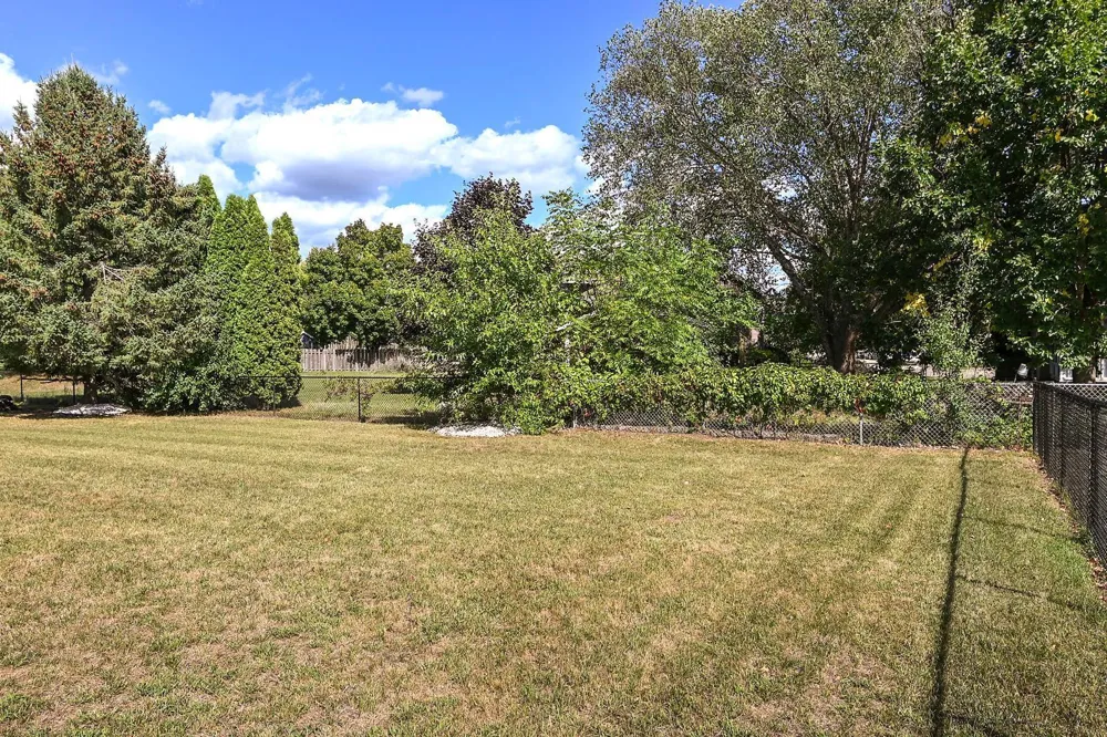 9216 Woodhall Bay Brooklyn Park, MN 55443