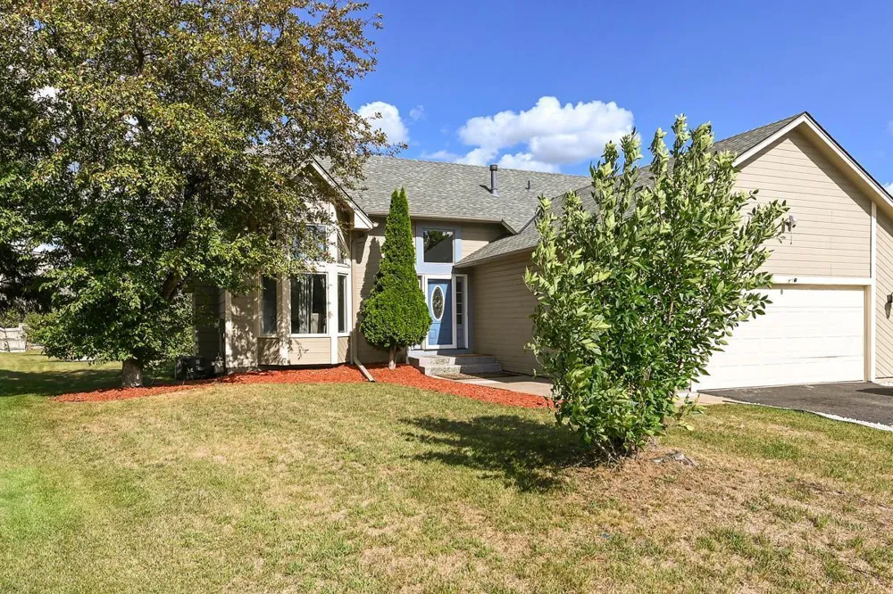 9216 Woodhall Bay Brooklyn Park, MN 55443