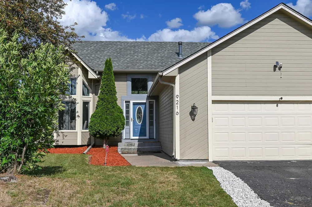 9216 Woodhall Bay Brooklyn Park, MN 55443
