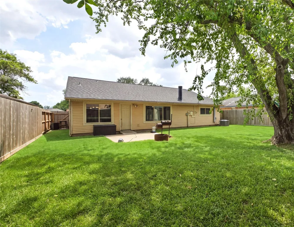 10015 Rustic Rock Road La Porte, TX 77571