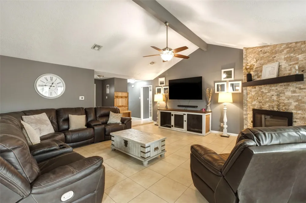 10015 Rustic Rock Road La Porte, TX 77571