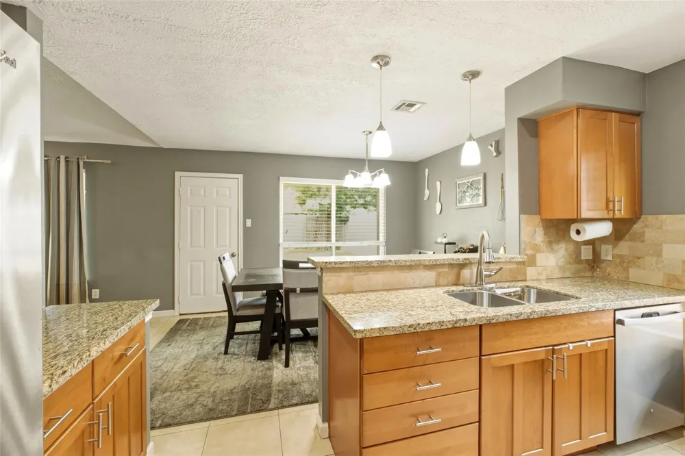 10015 Rustic Rock Road La Porte, TX 77571