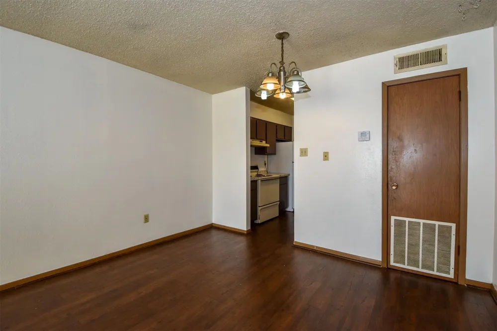 5252 Twin City Highway #464 Groves, TX 77619