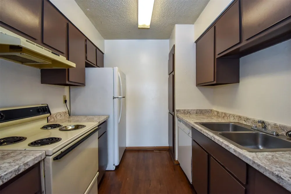 5252 Twin City Highway #464 Groves, TX 77619