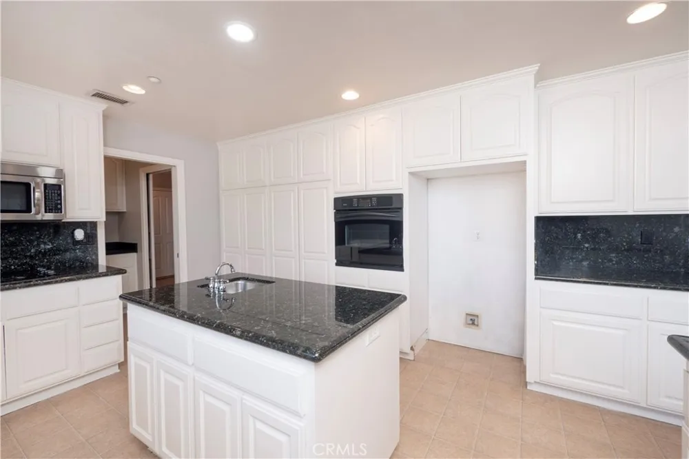 8715 Dufferin Riverside, CA 92504
