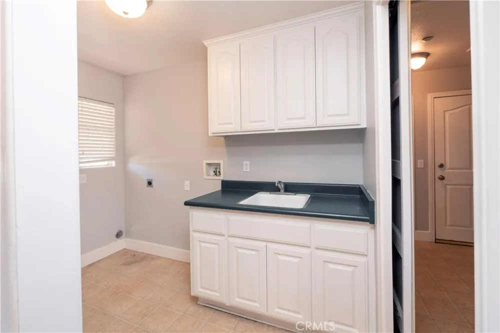 8715 Dufferin Riverside, CA 92504