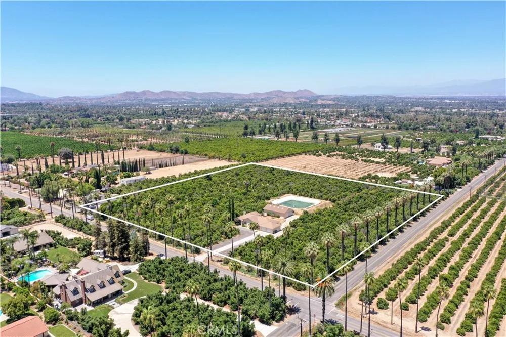 8715 Dufferin Riverside, CA 92504