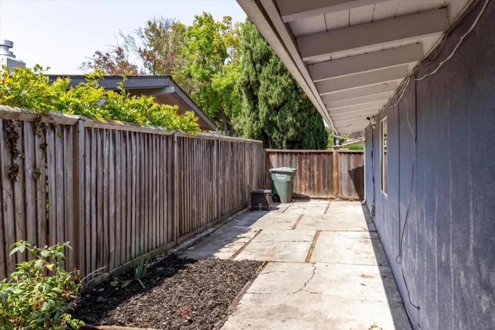 1138 Stoneylake Court Sunnyvale, CA 94089