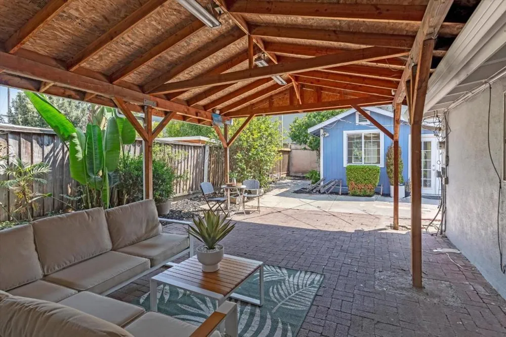 1138 Stoneylake Court Sunnyvale, CA 94089