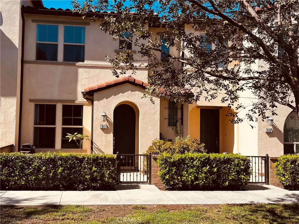 16 Savannah Lake Forest, CA 92630