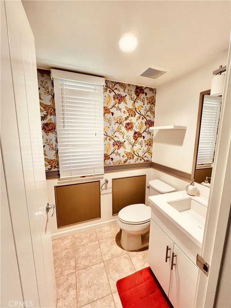 16 Savannah Lake Forest, CA 92630